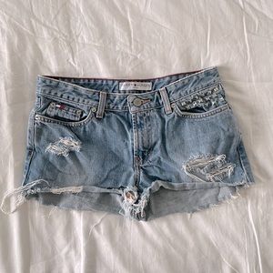 [ distressed ] • denim shorts